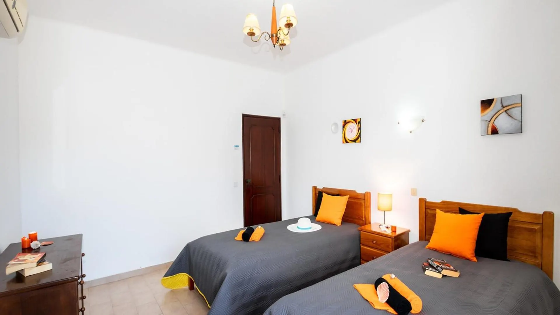 Villa With Heatable Pool Albufeira